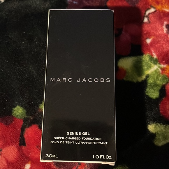 Marc Jacobs 62 Fawn Light Genius Gel Super-Charged Foundation - Picture 2 of 5